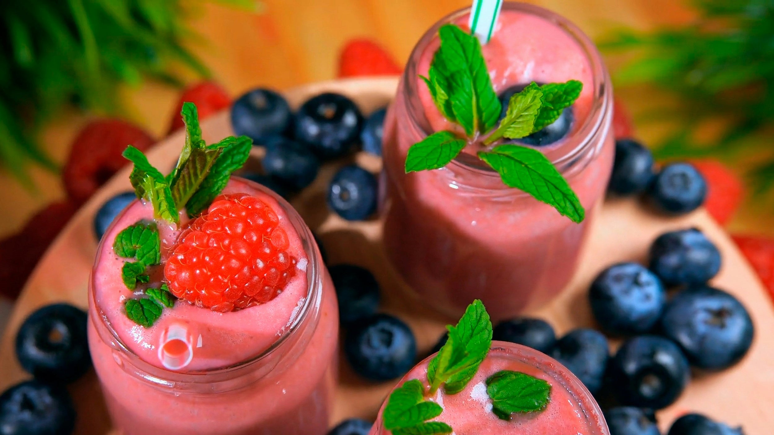 Strawberry Blueberry Smoothie: Fast, Easy & High-Protein